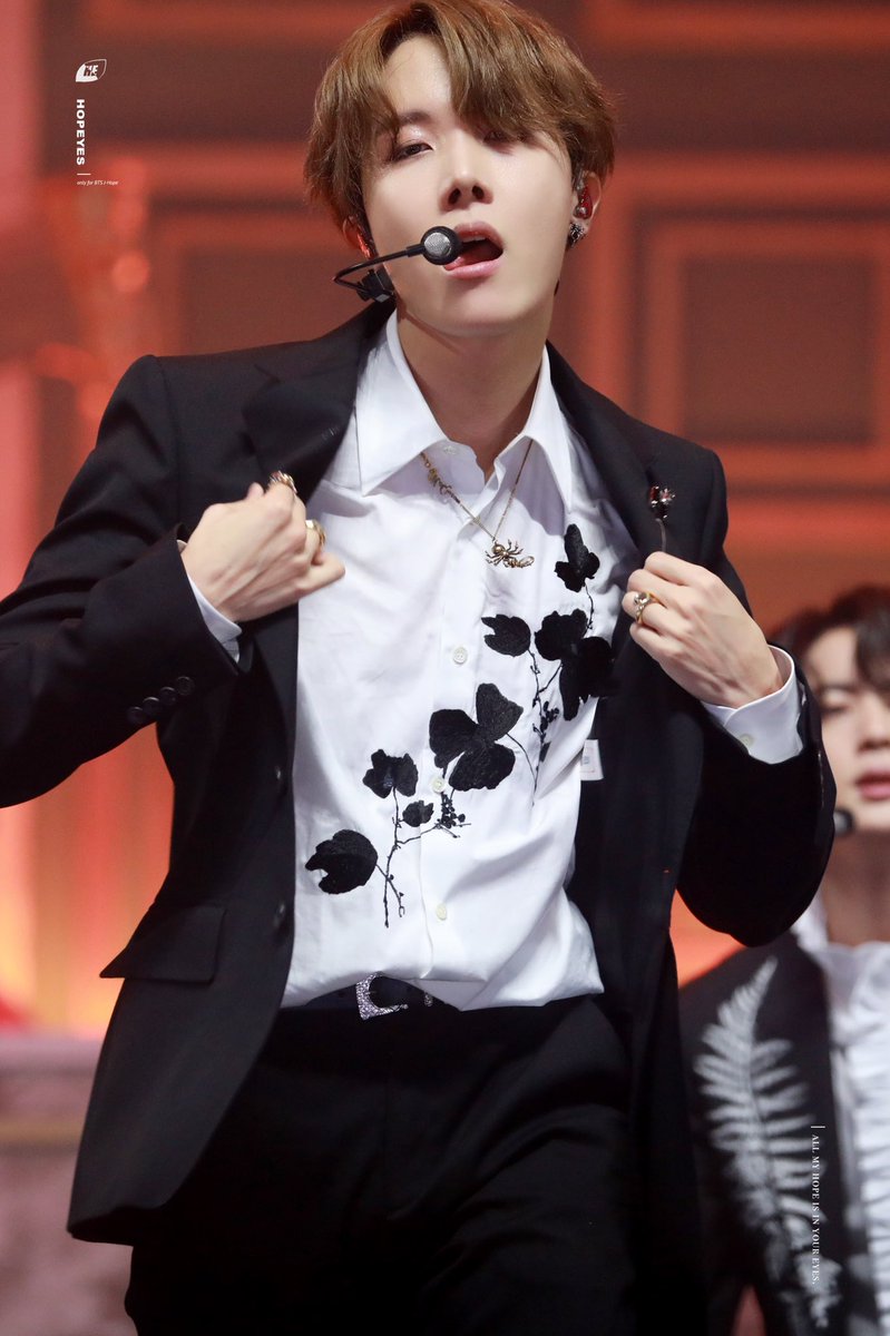 HOPEYES218's tweet photo. 191130 MMA 
🥳🥳🥳
#제이홉 #호석 #호비 #JHOPE
 
@BTS_twt https://t.co/rsGaF73sd6