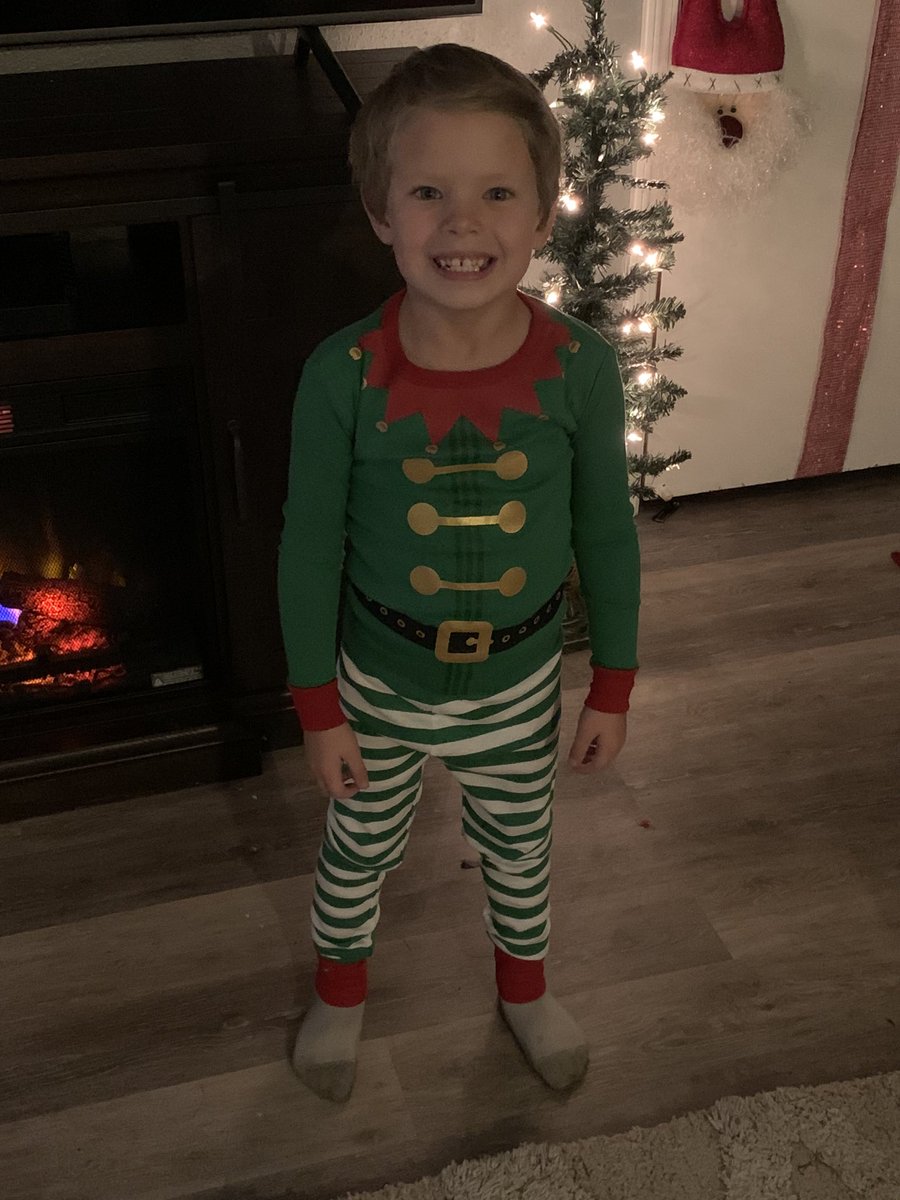 Lynz_Simpson's tweet photo. Cutest little Elf I’ve ever seen! ❤️❤️ https://t.co/GLyjAM7tBX