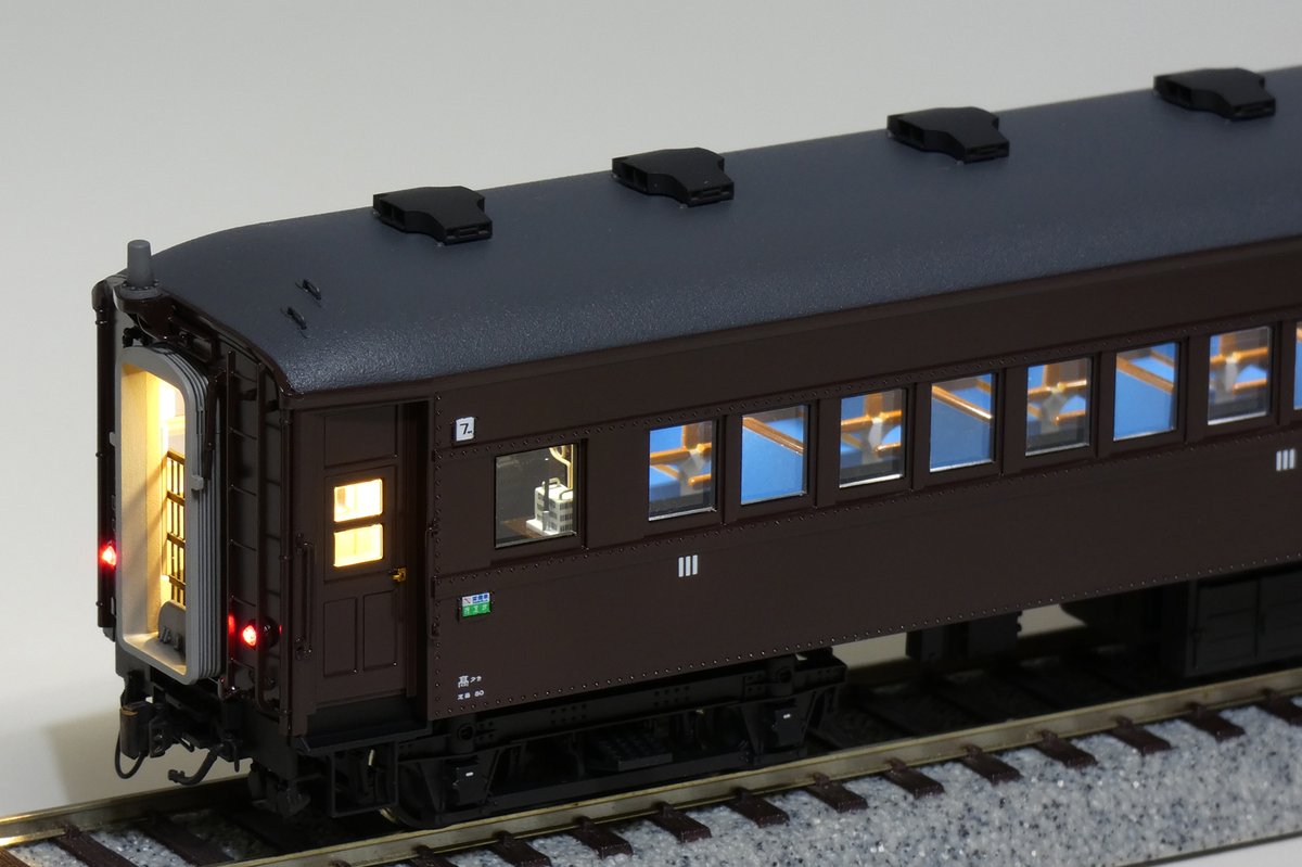 mimi96001's tweet photo. 過去の製作品
KATO HO 加工品 高崎旧客6両です。
オハフ35系をスハフ32へスハフ42改装形に
市販のパーツを取り付け 無線アンテナ台座はプラ板自作
内装も出来るだけ作り込みました。 #KATO改造HO https://t.co/CpSqySrm2k