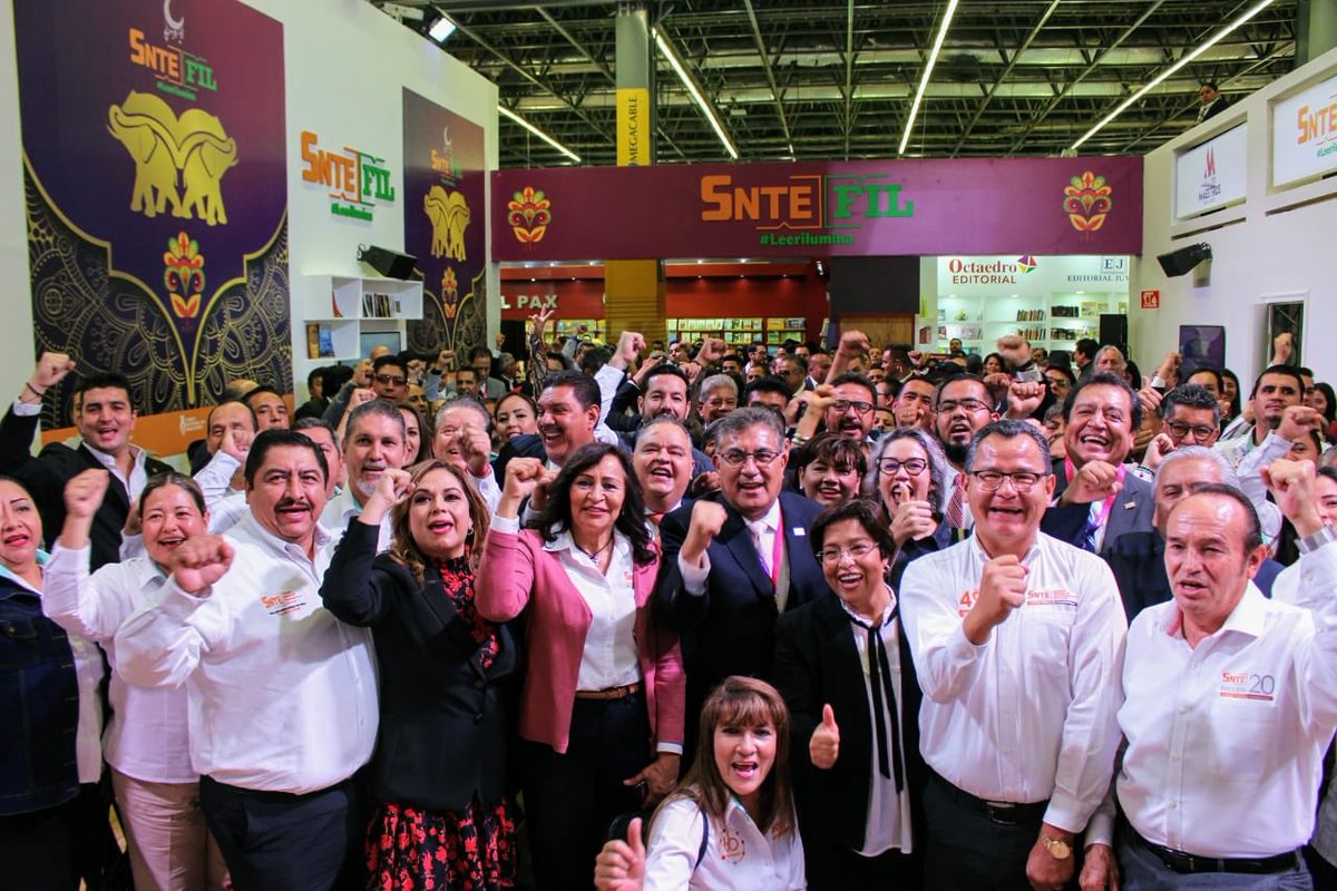 #SnteFIL 📝📚

Es #FILGuadalajara2019 ✅ ventana al universo de las letras donde el #SNTE ✅ promueve libros de maestros... De docentes mexicanos para el mundo 🇲🇽🌏

#PalabraDeMaestro ✅
#PalabraCumplida ✅

#Leerilumina💡 #SomosLectores 🧐

#FelizSabado #FIL2019 México #AMLOFest