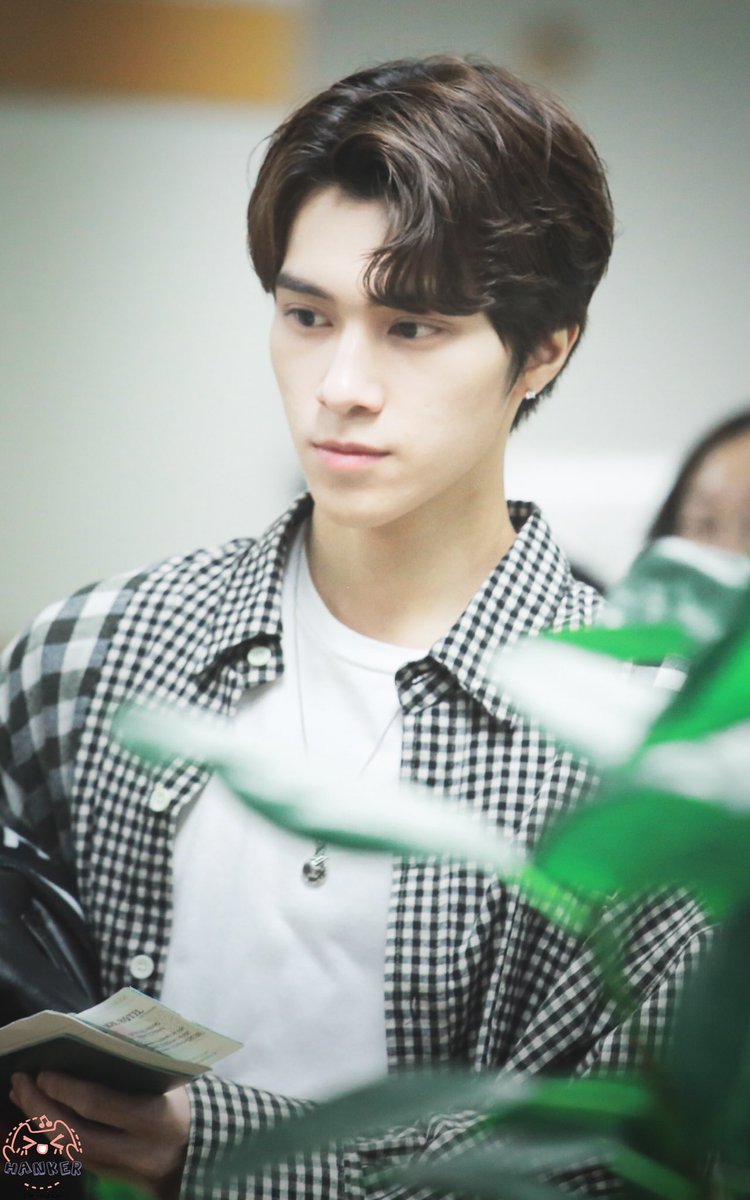 hanker0928's tweet photo. 191201 GMP 

#WayV #WeiShenV #威神V 
#헨드리 #HENDERY #黄冠亨 https://t.co/HkKupucOra