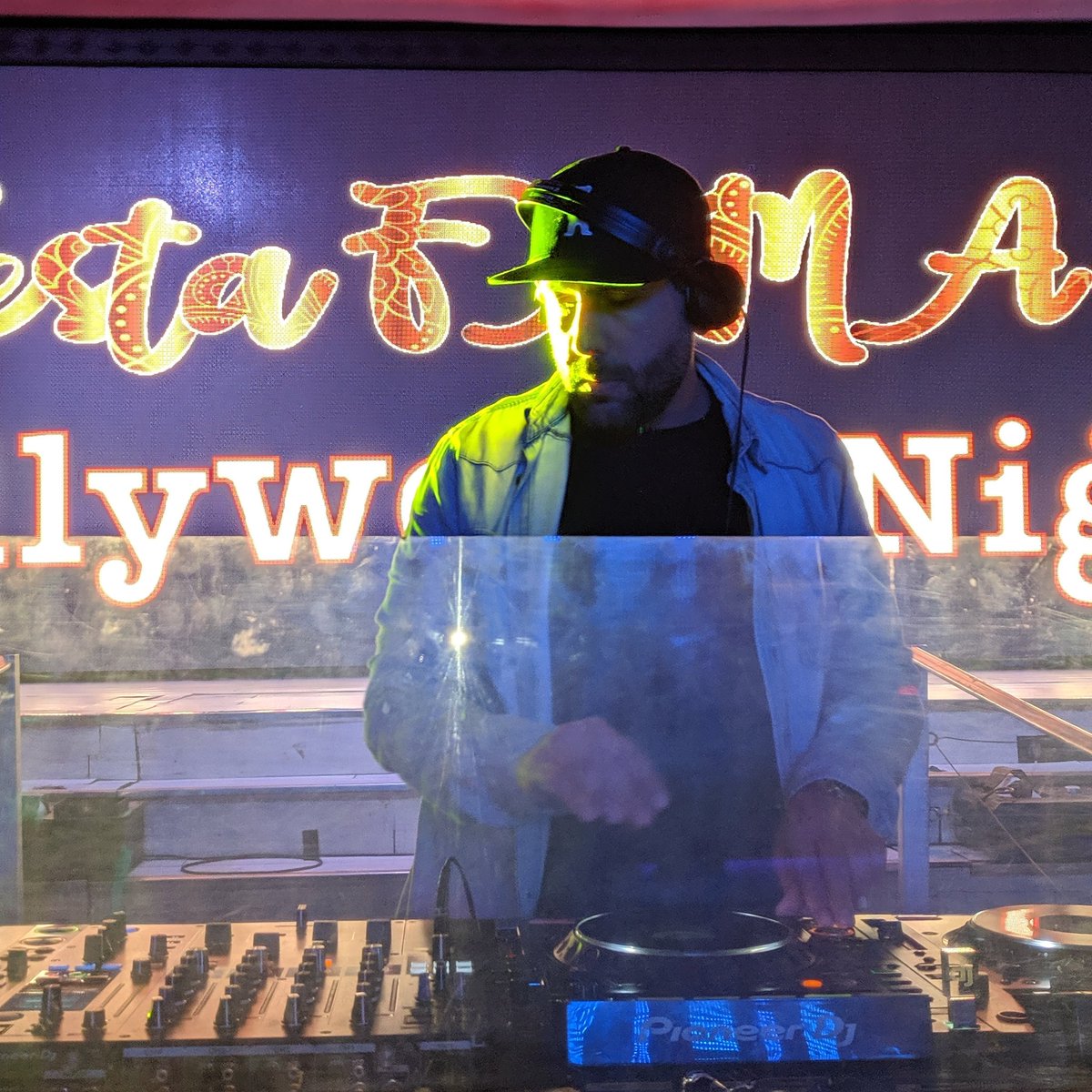 FamaTenerife's tweet photo. ¡Qué mejor forma de cerrar esta increíble #BollywoodNight 🕌 de nuestra #FiestaFama 🎊 en @islademar 🐢 que con DJ J. Rodríguez pinchando la mejor música 🎶 del momento! Ha sido un placer tenerles esta noche.
#FamaTenerife #Cidecan #Fama #TúEresFama #YosoyFama #PremiosFama2019 https://t.co/dqoI1JpG2W