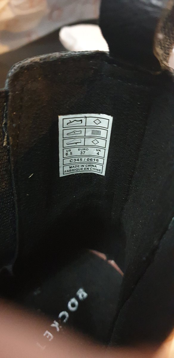 wheelervik's tweet image. Ordered some fab @rocketdogbrands boots at £17.99 on @AmazonUK during black friday, size uk6. Box arrived today, box uk6, contents uk4. Amazon unable to exchange only refund. Boots now £42 on amazon #dissapointed #notablackfridaydeal