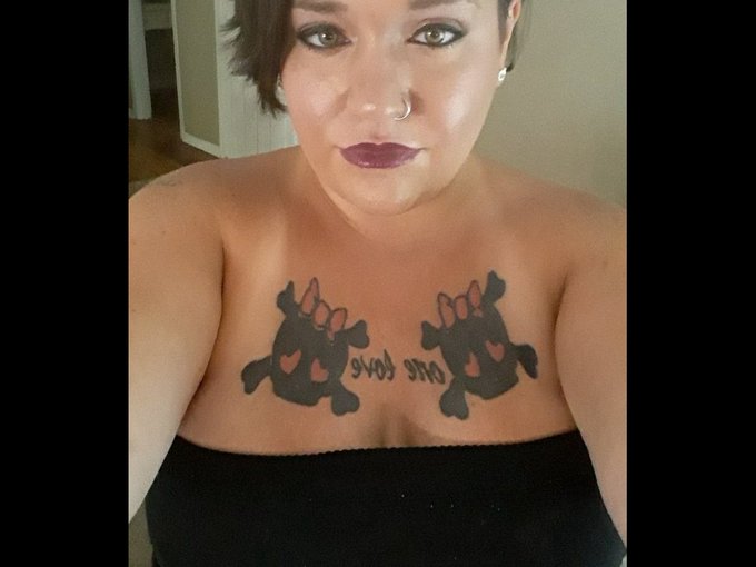 I'm online right now on Skyprivate - pay-per-minute system for Skype live shows. Call me right now in