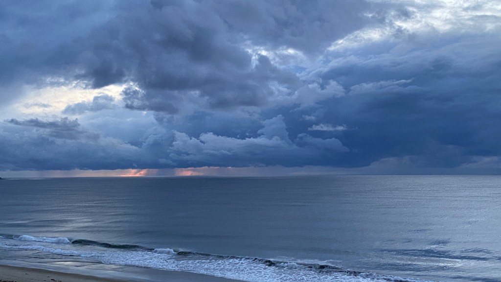 edgesofdreaming's tweet photo. As the weather cools and turns to winter, the skies above the Pacific have been stunning. The wind, the rain, and massive thunderheads make for breathtaking beauty. That inspired today’s episode, which is all about Skies… https://t.co/ZcyG4E2c16 https://t.co/hvCSlQRIpa
