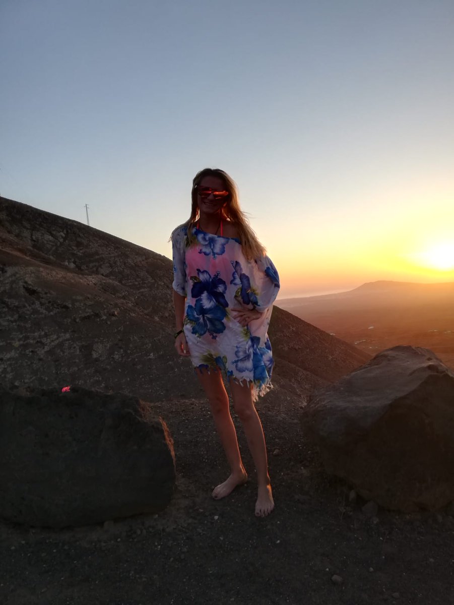 🏝
#lanzarote #volcanoes #island #beach #cliffs #view #sun #sea #sand #travel #sunset #pose