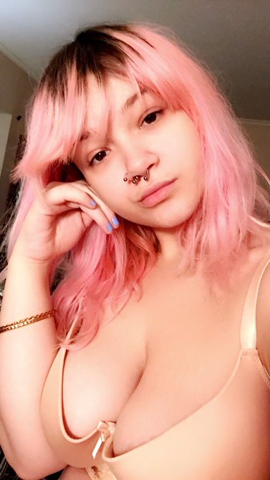 I want my nails done soon🥺💘 dm me if you&rsquo;re trying to pay 💅🏼 https://t.co/ngUdloOIZ3<a href="/tag/newprofilepic"class="tags"><span>#newprofilepic</span></a>