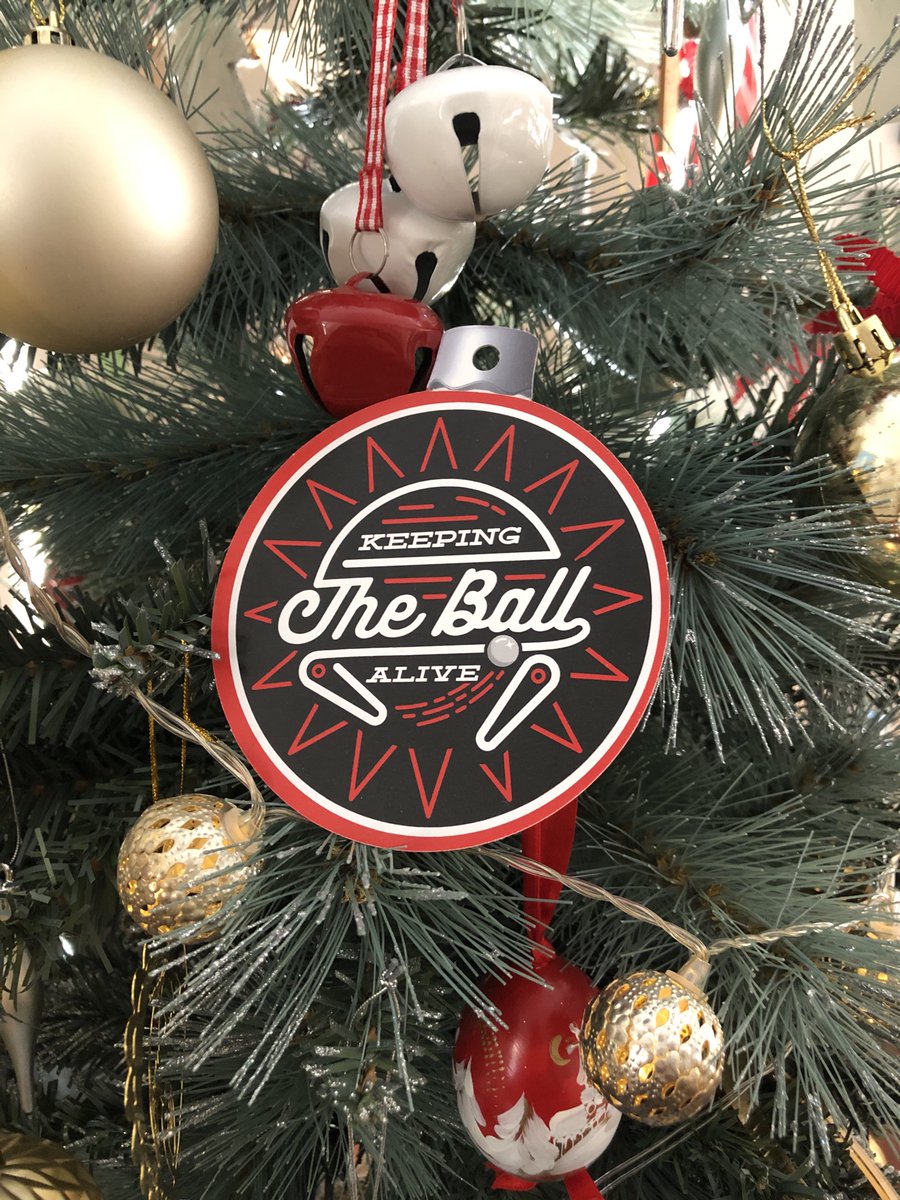 pinballpress's tweet photo. No book under our Christmas tree this year. Maybe next Christmas :-/
#KickstarterFail #pinball #xmas https://t.co/ijk0e7OQVG