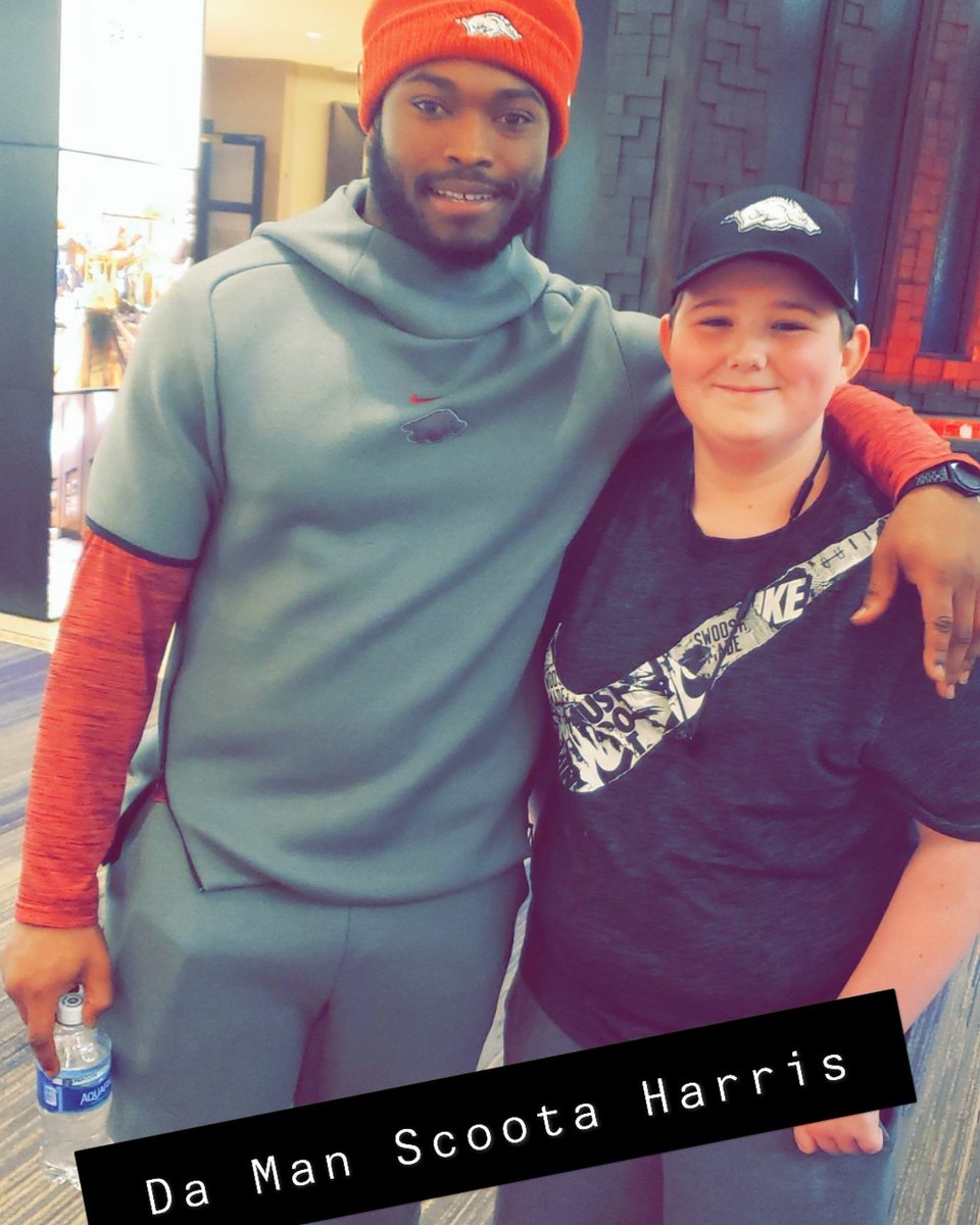 UlibarriKristin's tweet photo. @Scoooota8 People are idiots boo! We gotcha back brother! Forever a hog fan and forever a Scooota fan! https://t.co/jQhfVGcqia