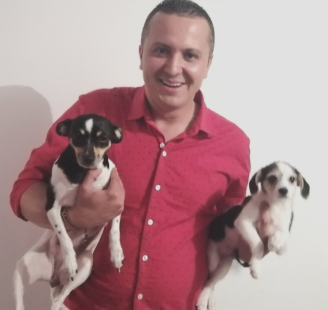 charly_cadavid's tweet photo. Luna y Manchitas, dos razones para no quemar pólvora ¿Cuáles son tus razones? #NoAlborada https://t.co/thqCIRezN4