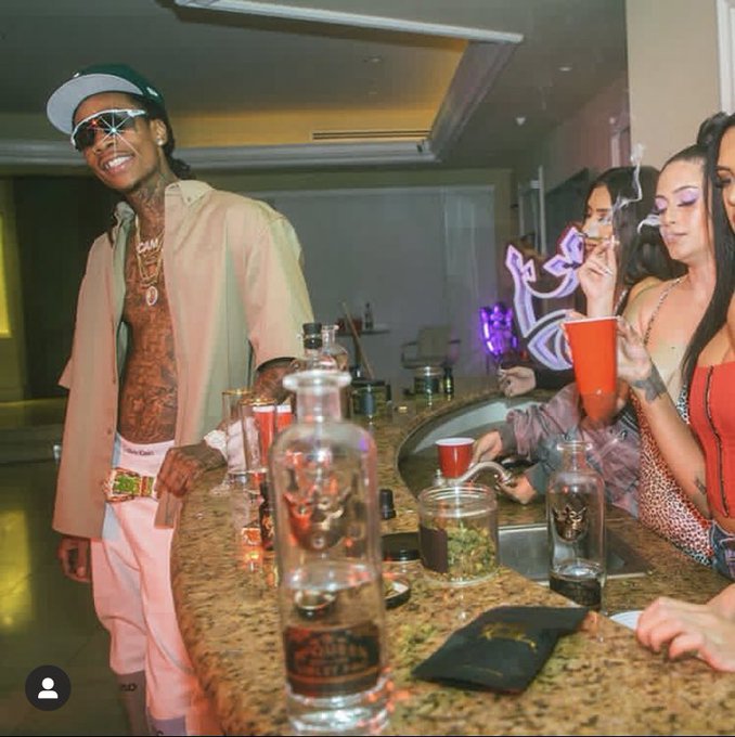 Smoking with wiz khalifa https://t.co/tpgz5ZXUeA