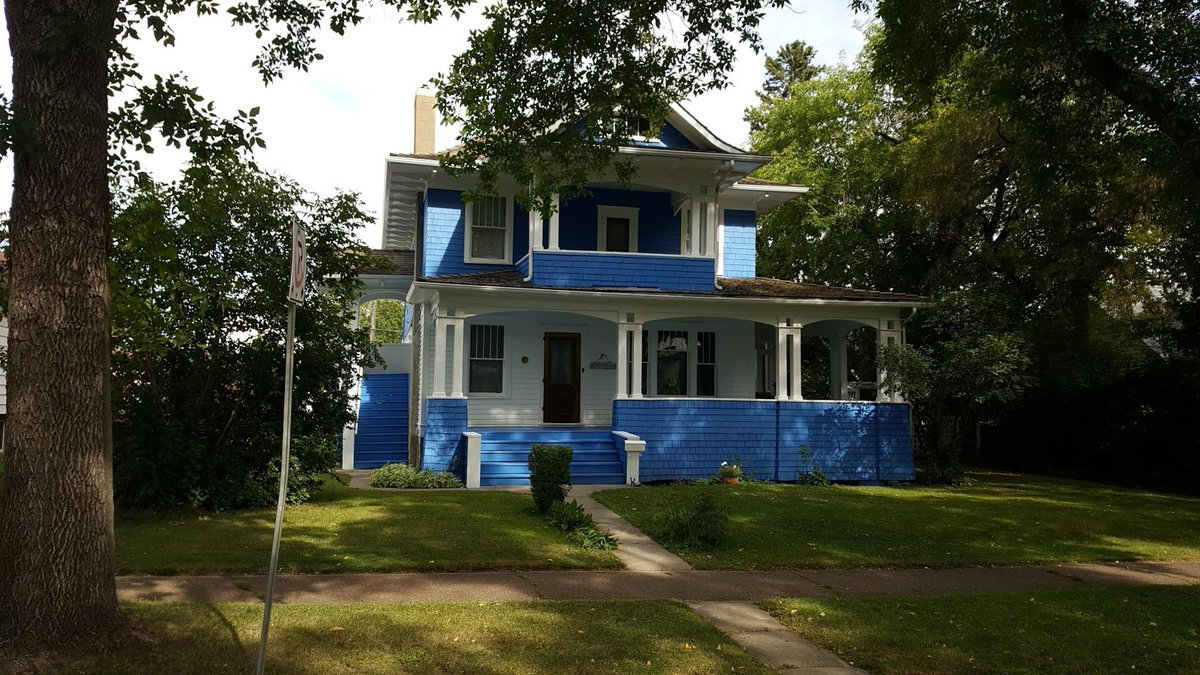 dandapanda's tweet image. Here are a few colourful examples from the Highlands neighbourhood #yegarchitecture #Edmonton