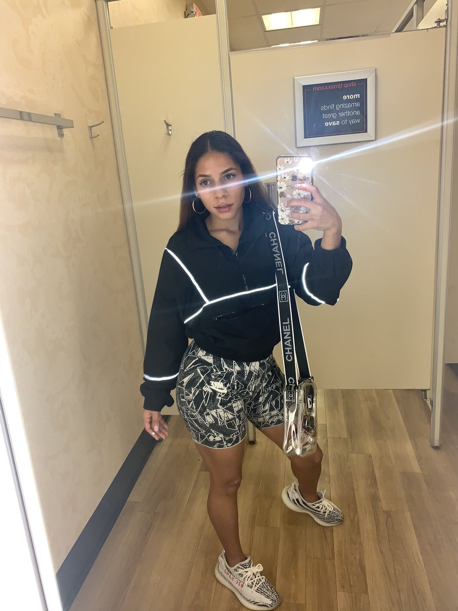 deonnacalhoun's tweet photo. Metric Ton Shawty🖤 https://t.co/xKgruL4oVr