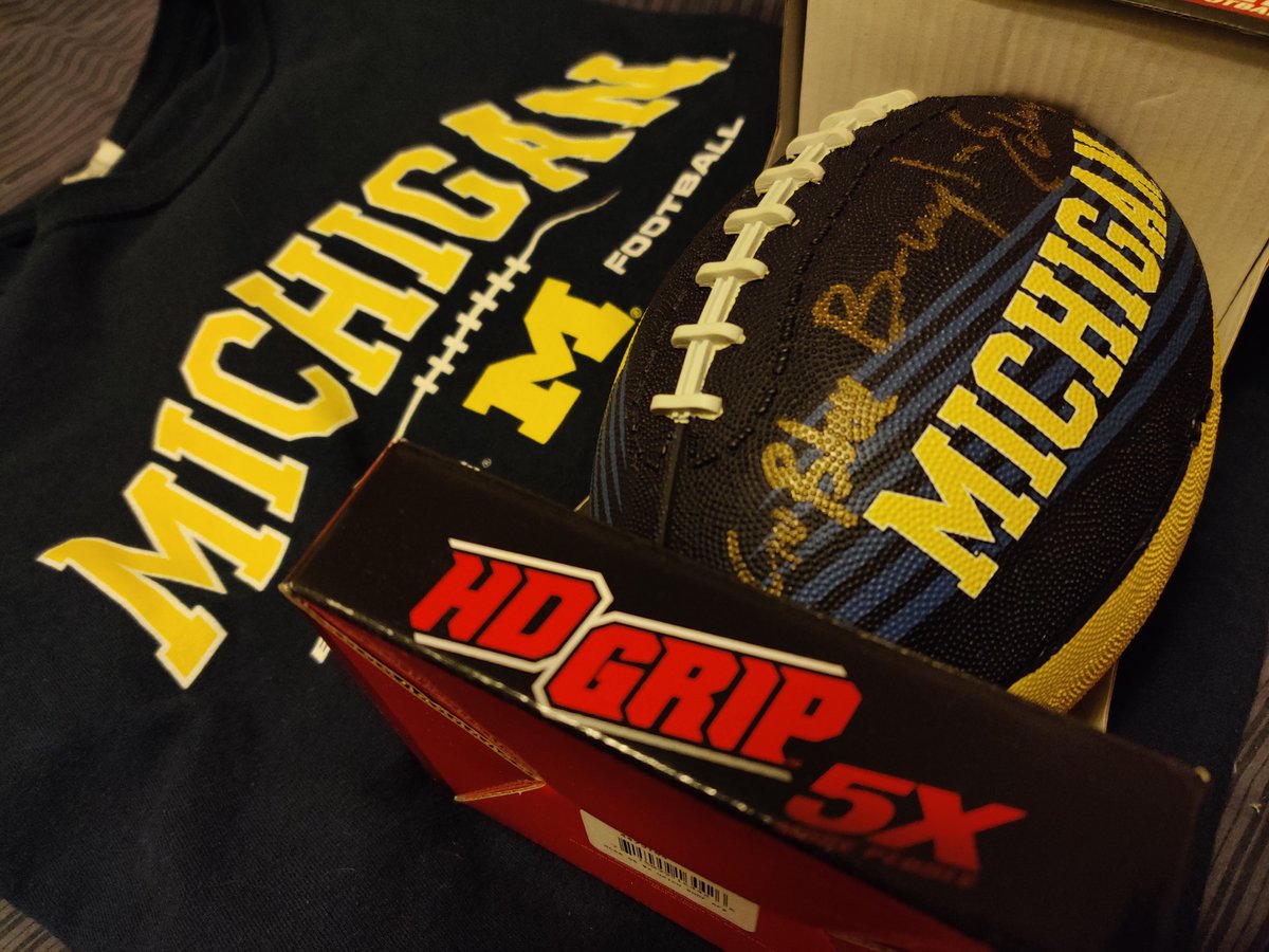 RealDavidLubin's tweet photo. @OfficialBraylon @ProSportsZone1 @OfficialBraylon Braylon, you are Michigan's hero. Thank you for your inspiration encouragement &amp; hope. I am selling something very special to me. A Braylon Edward autograph helmet you signed for me, to raise money to prevent youth suicide.  Anyone interested please contact me. https://t.co/fbYjqRRVo9