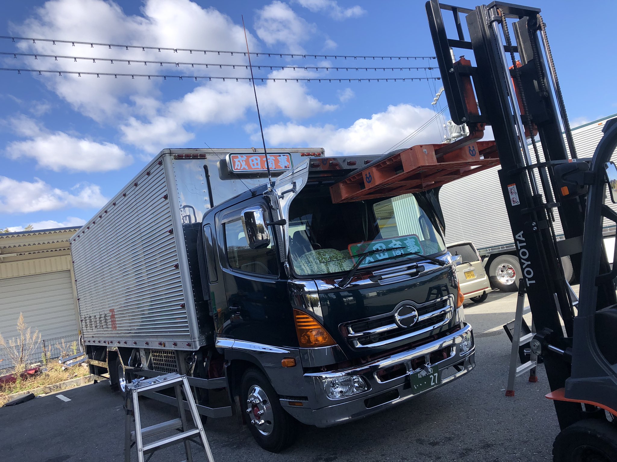 サ*ラ様 CBアンテナ 日野レンジャープロ 17レンジャー デコトラ トップラインサービスに所属するパワーゲート車の17レンジャー
