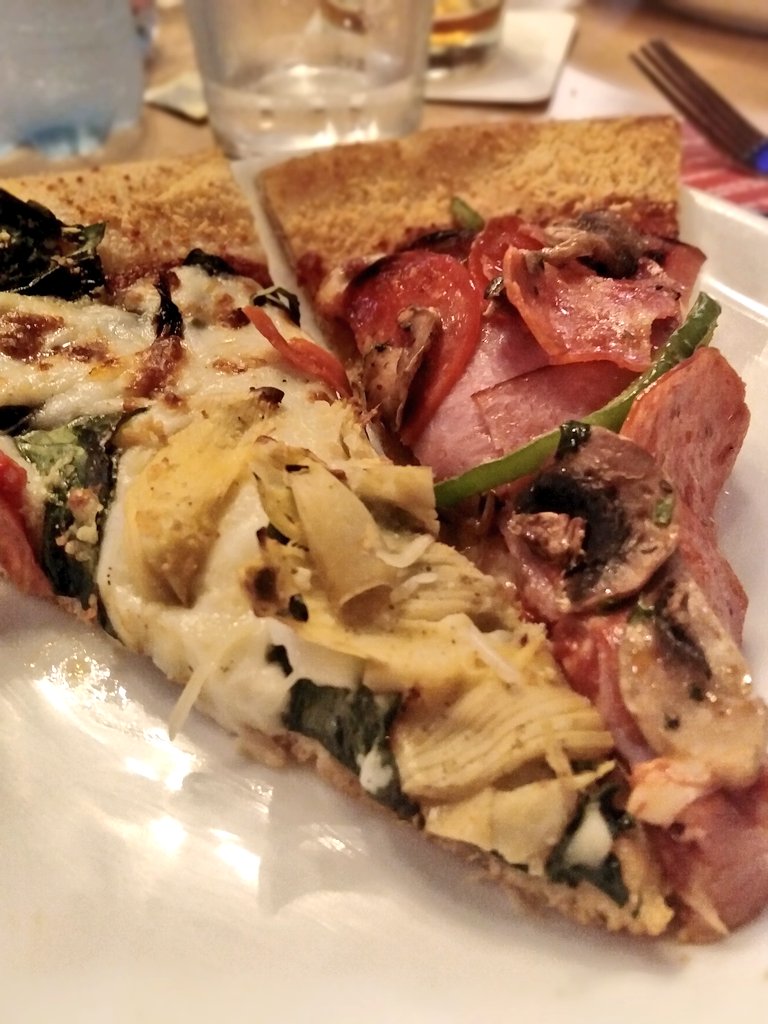 VisitandoCancun's tweet photo. 🍕#Pizzas con los amigos #BostonsPizza #BPCancun
@vivoencozumel @VivoEnPlayaDC @VivoEnIslaM @VivoEnCancun @DonLimon @VERO_MIER @masyosare @astridcomet @aLiHuidobro https://t.co/T2R7DLBKv5