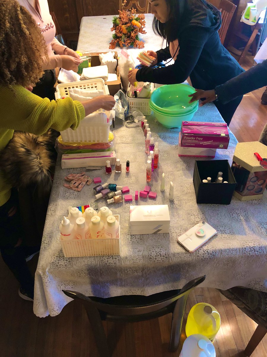 haleyyshen's tweet image. It warms my heart to be part of this amazing group of people at @hillsongLA spending their saturday morning helping out at Alexandria House, a women’s shelter in LA. We brought toiletries, baby supplies, gave mani-pedis, and made lunch #pledgeforhumanity #YangGang