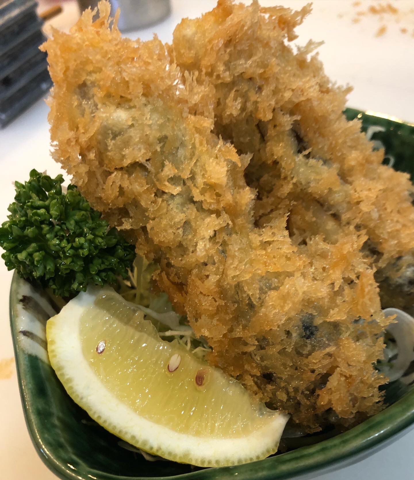 とんかつ大倉 とんかつ大倉です ここのところぐっと寒くなりましたね 12月のお休みをお知らせいたします 旬を迎えた牡蠣フライと平日ランチの新メニューアジヒレも沢山ご注文頂いております たっぷり栄養とたっぷり睡眠で今年を元気に乗り切りま