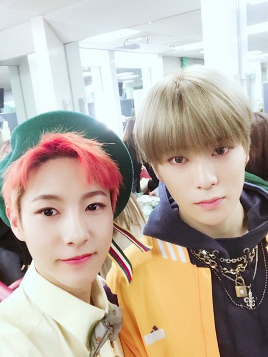 170223 renjun’s red hair and green beret,,, Christmas tease