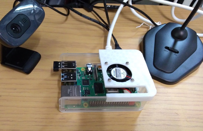 pass810's tweet image. #RaspberryPi の #PiFan 用の半蓋を #RaspberryPi4 のケースにも嵌めれるように #Fusion360 でデザインし直しました。＃ラズパイ のCPUを触ったところ、かなり熱かったことへの対策です😰。これで重い作業をしても、少しは安心なのでは？と期待しています😄。