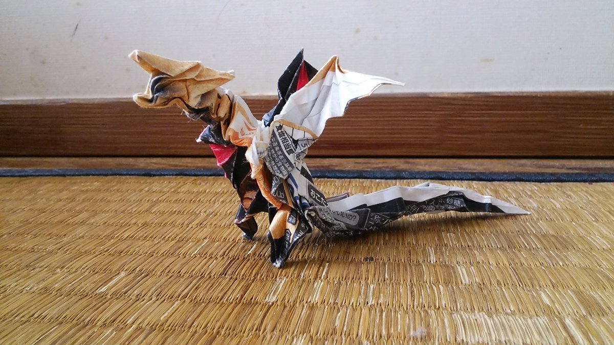 ZplayerALL's tweet photo. KitKatの袋使ってドラゴン折ってみたよ https://t.co/0SmGEtKwWt