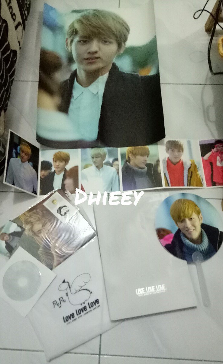 KFanLi26's tweet photo. Wts love, love, love 1st photobook kris exo by:lovedobby
Dapat seperti dipoto 
✅(fullset)
✅Price only 450k
✅Kondisi 80% good
✅Free ongkir 2kg seluruh indonesia
Minat &amp; tanya2 dm me 😊
#wtsphotobookexo #krisexophotobook #wtskpopalbum #exoobsession #krisexo #lovedobby #wuyifan https://t.co/AM3Oqx39Eh