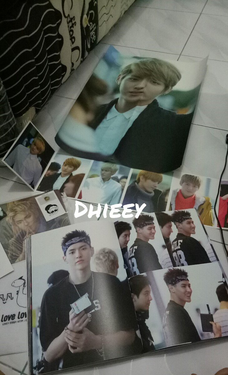 KFanLi26's tweet photo. Wts love, love, love 1st photobook kris exo by:lovedobby
Dapat seperti dipoto 
✅(fullset)
✅Price only 450k
✅Kondisi 80% good
✅Free ongkir 2kg seluruh indonesia
Minat &amp; tanya2 dm me 😊
#wtsphotobookexo #krisexophotobook #wtskpopalbum #exoobsession #krisexo #lovedobby #wuyifan https://t.co/AM3Oqx39Eh