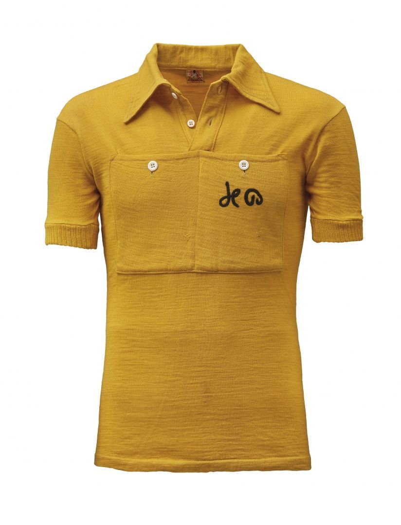 Cyclingnewsfeed's tweet image. Rare 1952 Fausto Coppi yellow jersey up for auction in Italy
Il Campionissimo's pyjamas, Pantani jersey and Gimondi items to be sold December 5

cyclingnews.com/news/rare-1952…