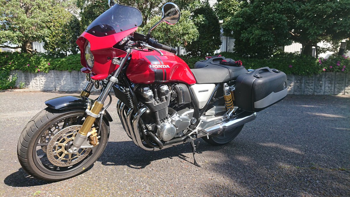 ゴイステ Cb1100 ドリーム行って しゃぼん玉一宮店行って 豊山2りんかん行って ライコランド小牧行って バイクワールド岐阜 Cb1100rsの更なる積載を求めてます タンクバッグか サイドバッグか ハードか ソフトか 冬休みまで時間がない