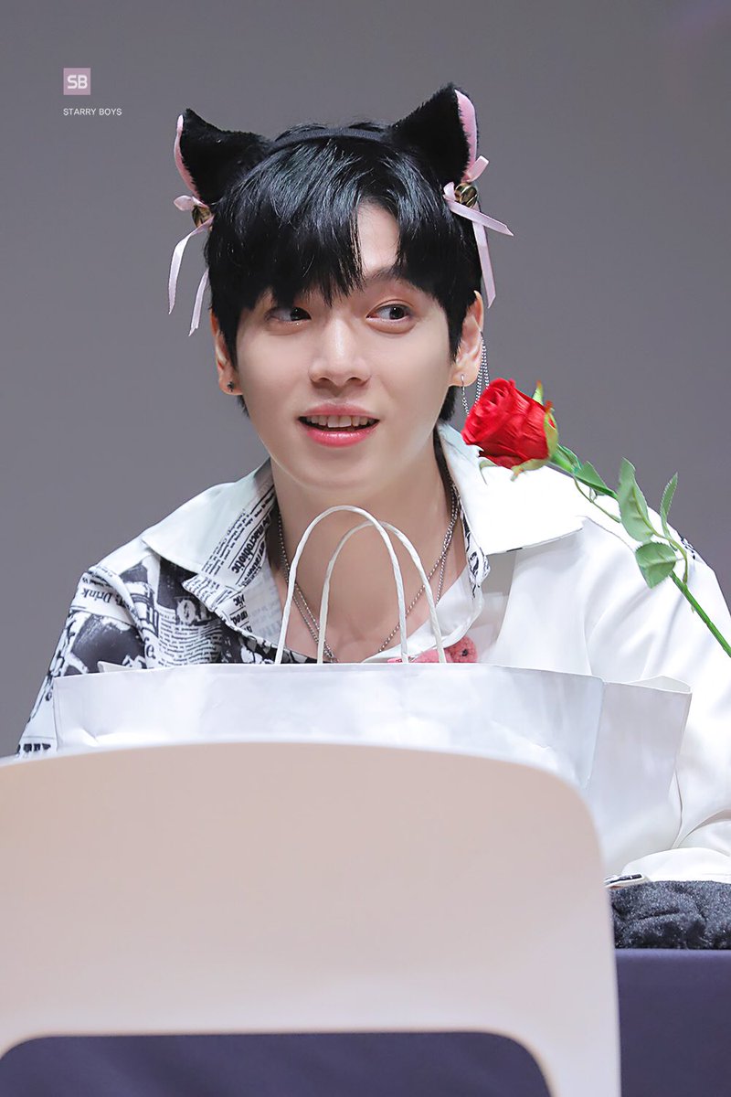 starry_boys's tweet photo. 191117 로운홀
#현욱 #한현욱 #인투잇 https://t.co/mpLQbONp0b