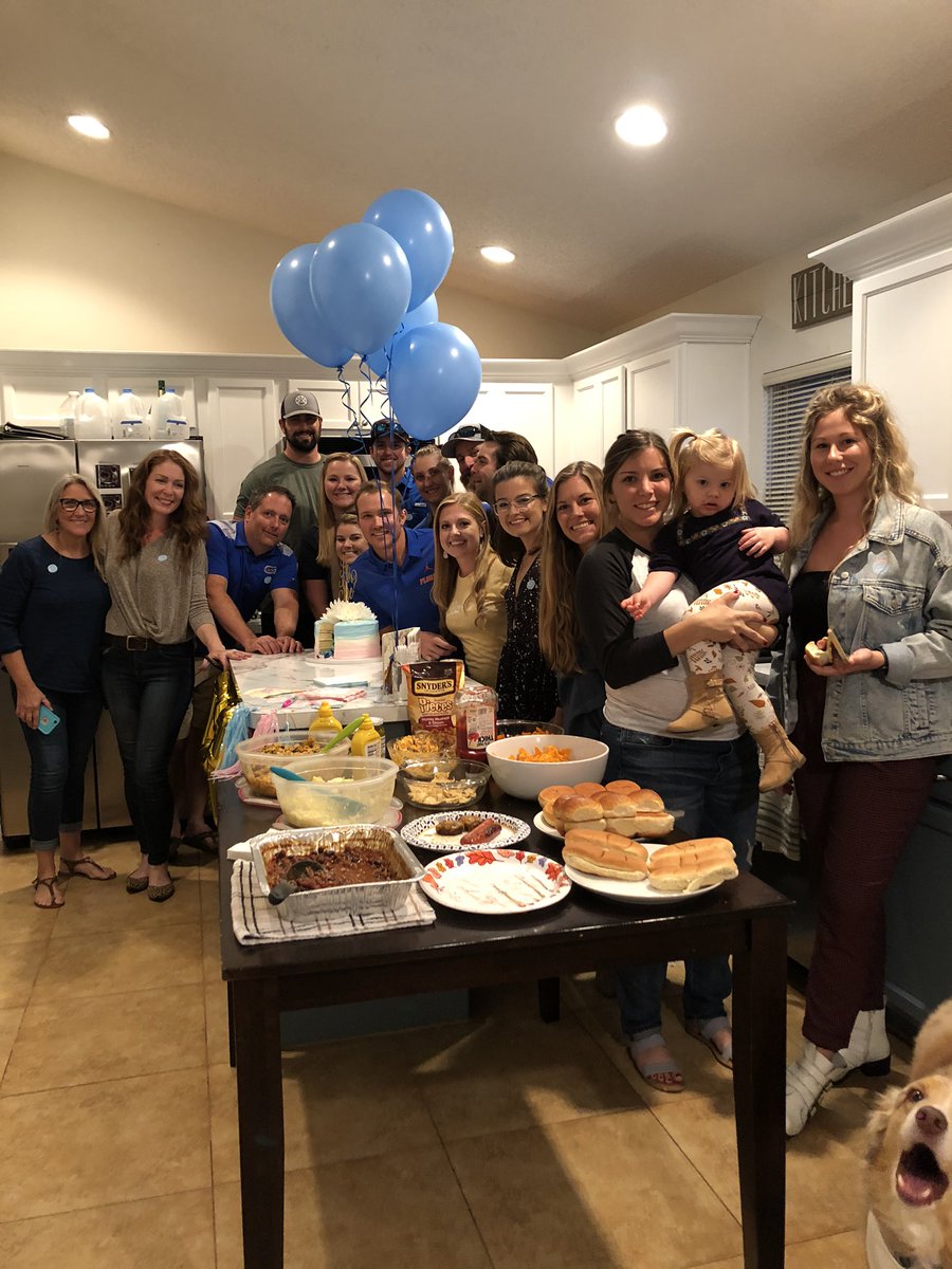 DunnMmjs1's tweet photo. Team Blue over Team Pink, this time! Go Turner Blue! See you May 2020! #Grandma #GenderReveal #gogators #gatorblue #dunn2019 https://t.co/RBlKujF3mE