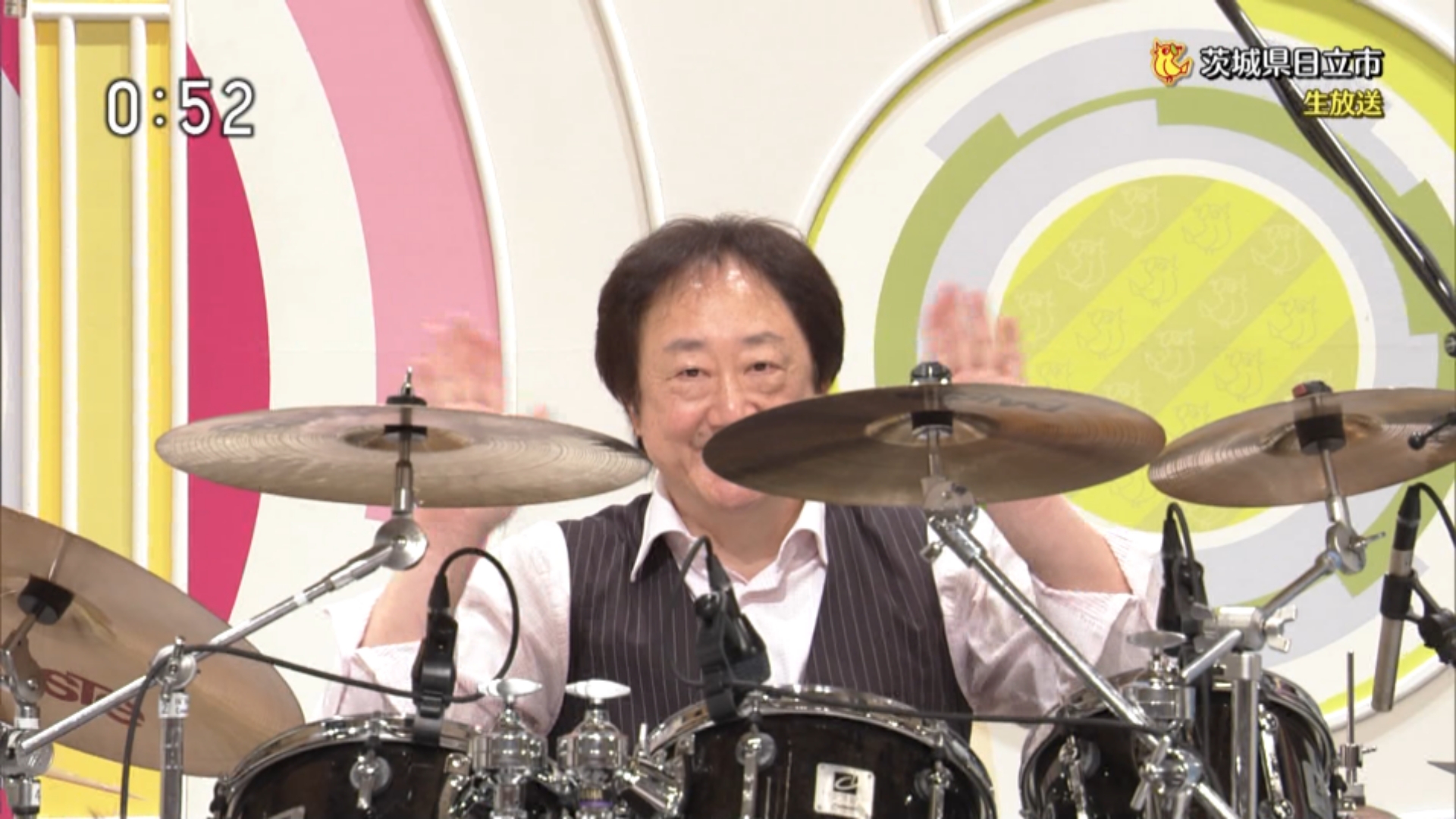 John ギター 館村雄二 ドラムス 佐藤武美 そして鐘は秋山気清 以上の皆さんです John ギター 館村雄二 ドラムス 佐藤武美 そして鐘は秋山気清 以上の皆さんです
