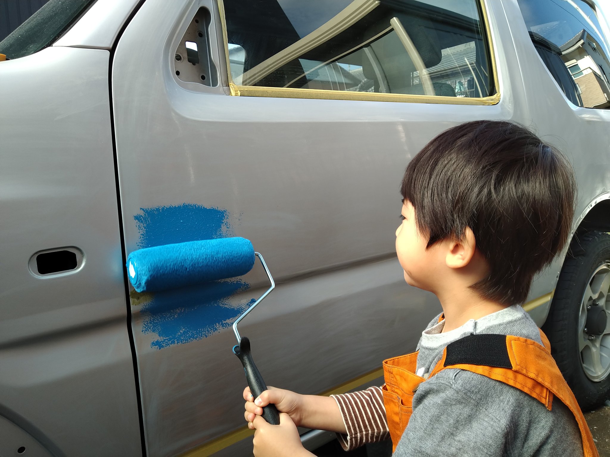 تويتر たま ジムニーな人 على تويتر 子どもに車を塗らしてみる 艸 ジムニー Jb23 Diy 子どもとの思い出作り ローラー塗装 T Co 69uvdv8tx6