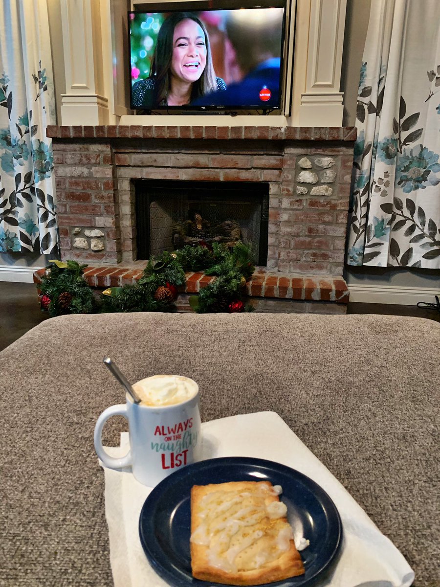 TheJaclynHouse's tweet photo. Boozy hot cocoa, a sweet treat from @BlueMoonTulsa and Christmas movies on @lifetimetv... YES PLEASE!! ππΊ #tistheseason #weekendsinNWA #itsawonderfullifetime https://t.co/KExgBaJRjP