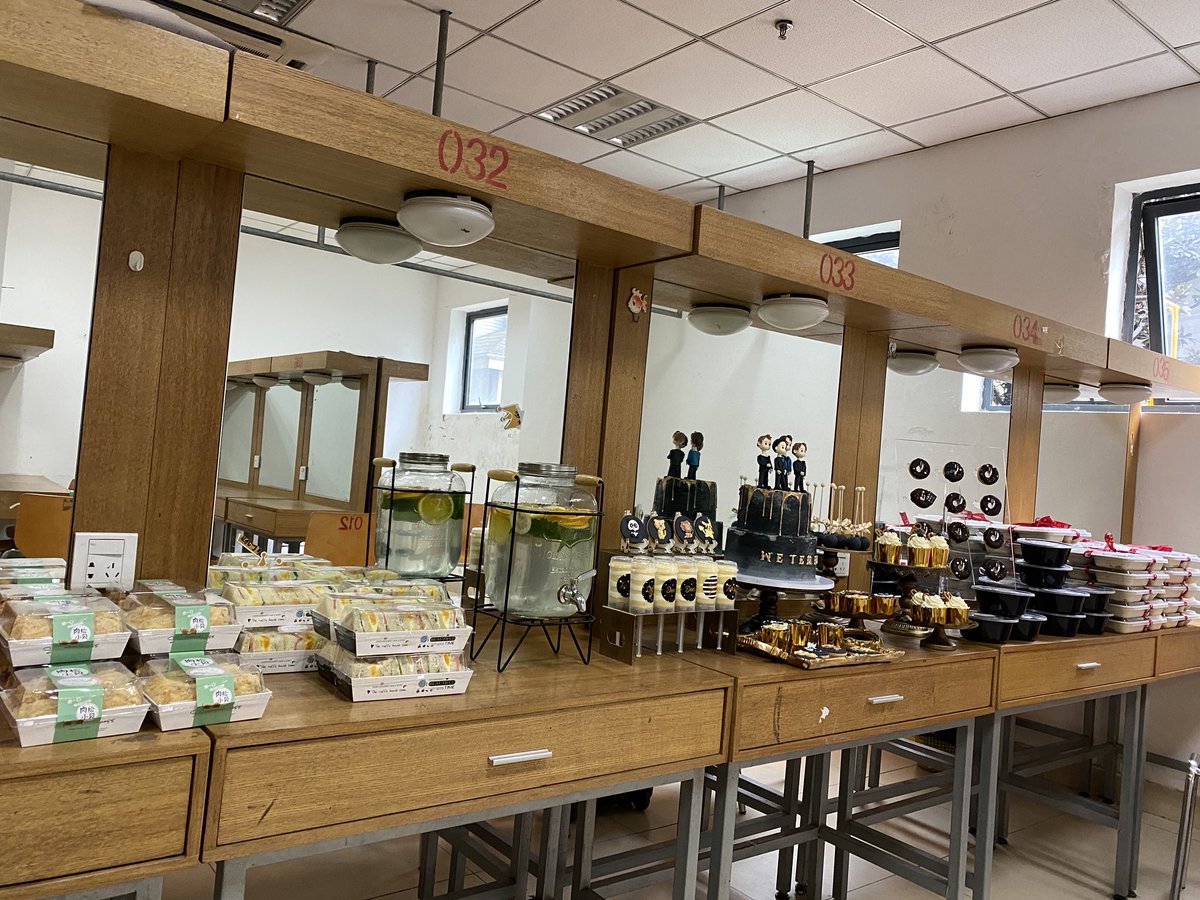 PerthppeSmileCN's tweet image. 🌟Chinese FM support Part 4⃣️🌟

Food support made by five Fan Clubs🥳🥳🥳
Perthppe_ChinaFC    Perthppe_SmileCN Shape_of_Plan           Titlekrt_ChinaFCGunnapatn_CNFC
🖤💚💙💛@perthppe 
@pupaemanager @gin_chintasuras 
#รอยยิ้มของชูครีม 
#PerthTanapon 
#พวกของเจื๋อ