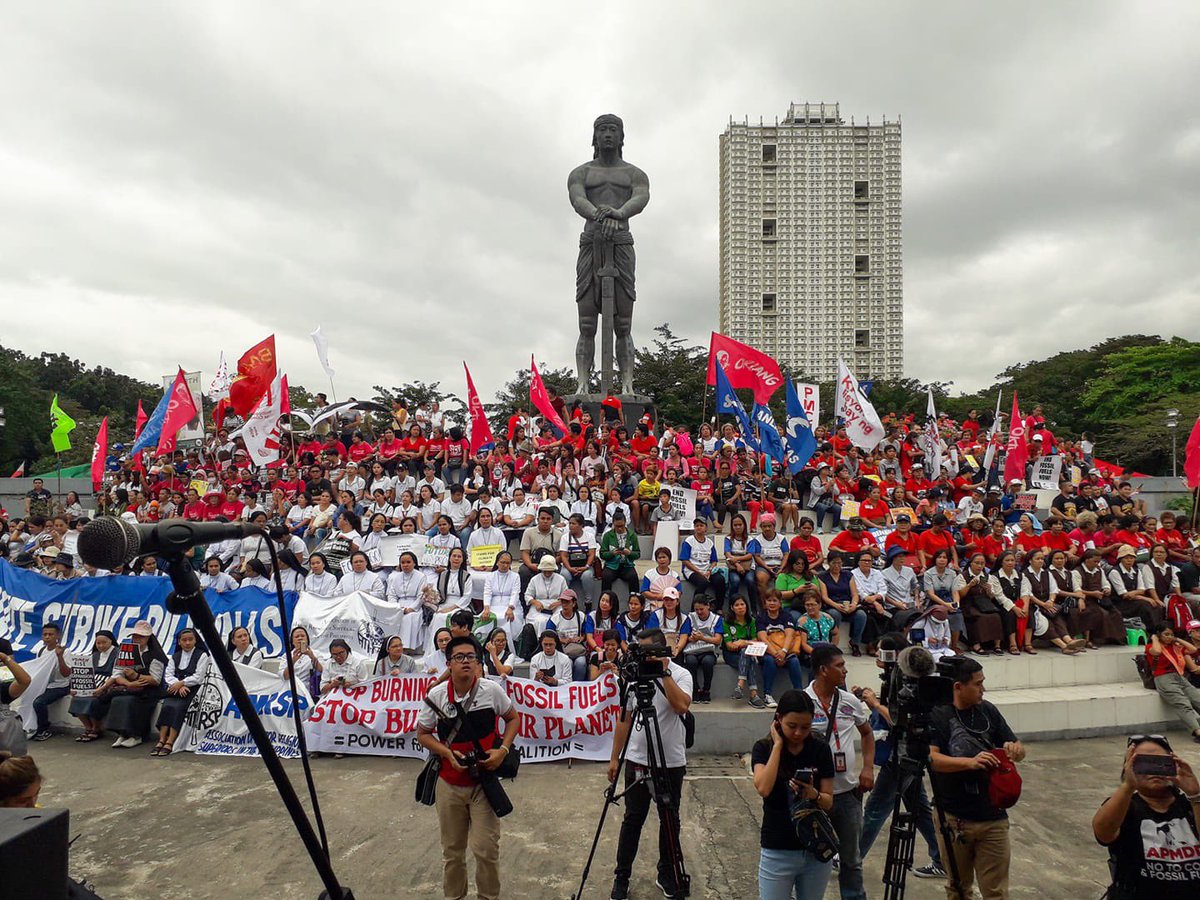 SaveEarthPH's tweet photo. 📍 Luneta, Manila

#PowerForPeople 
#GlobalClimateStrikePH
#ClimateJusticeNow
#ClimateEmergency
#EndCoalNow https://t.co/uclbWmy7OR