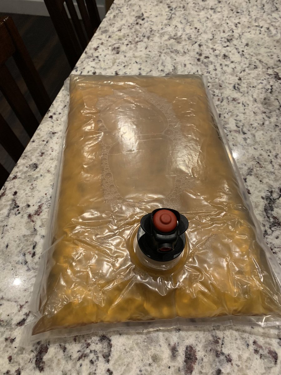 amhiles's tweet photo. @Bota_Box but I did anyway. It ruined our seafood. I wanted to pour out the box, I picked up in FL. I decided to keep it, get one at home and compare bags, boxes, and semilegible expiration dates. https://t.co/6IFWavV8bJ