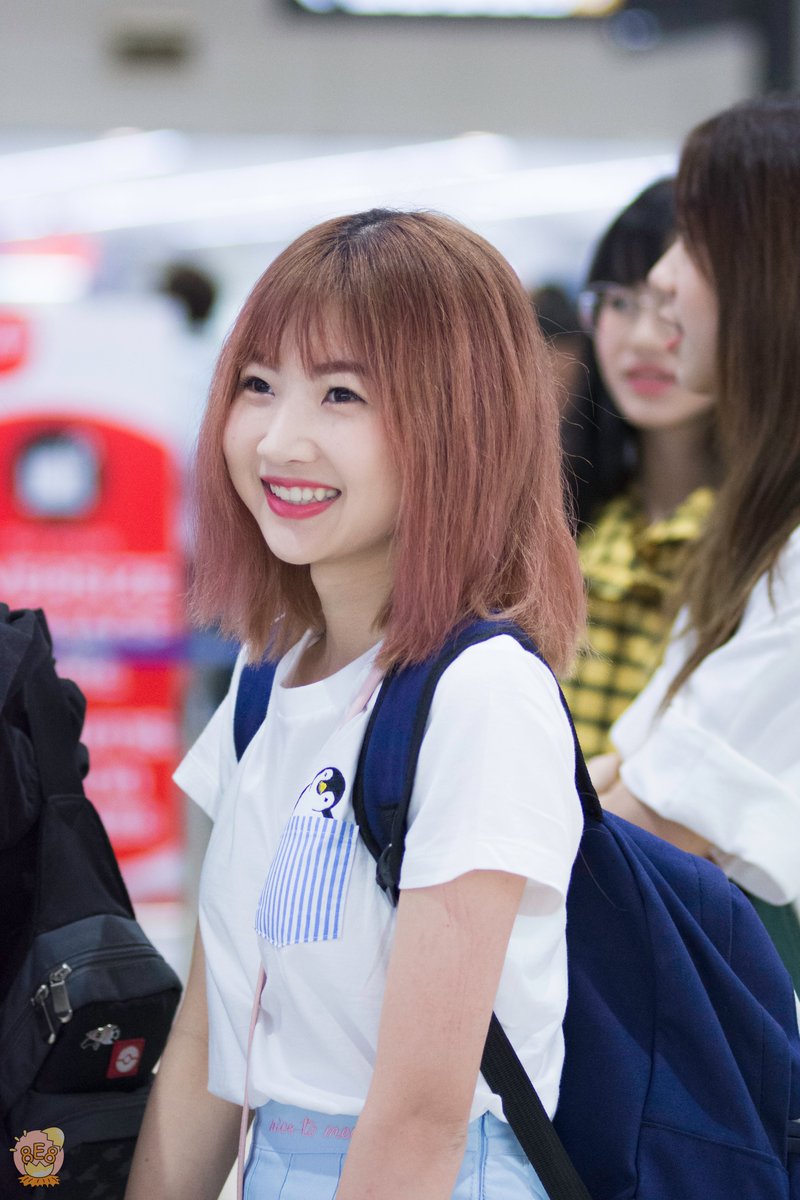 eightEeight48's tweet photo. น่ารักมากคับ #KaimookBNK48 #BNK48 #8E8 https://t.co/axKtdOYAto