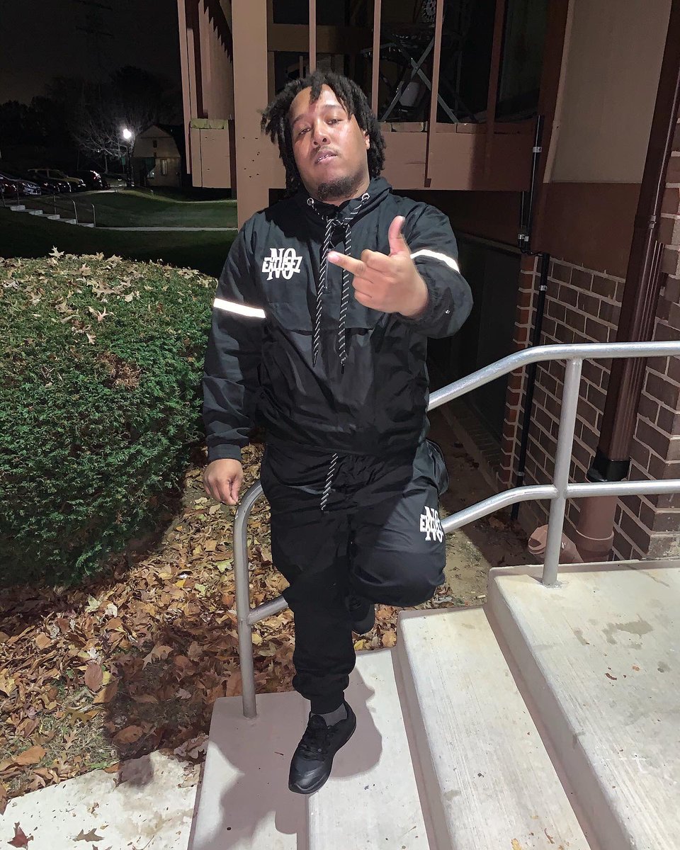 Jusafren's tweet image. Gave my last to watch niggas steal crumbs off plates that belong to me🐍 , but that’s how the game go 🤷🏾‍♂️
Thinking bout my niggas 💭rollin up I’m numb, sometimes i wonder where my pain go 💔 #ForeverOriginalDummy #FreeDaReal #LLVar #DragSeason4Eva💪🏾 #LongLiveDaDummie💤