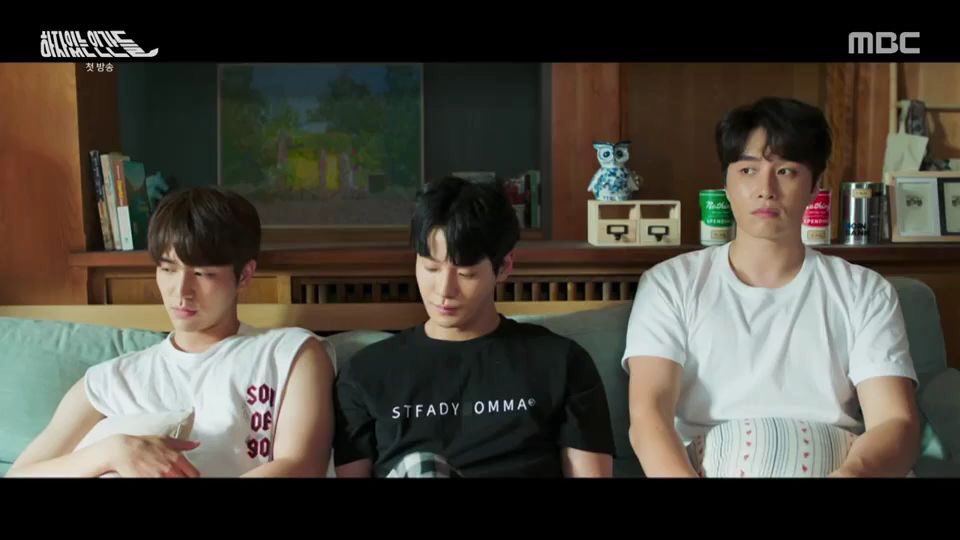 LAILINTIM's tweet image. เรื่องนี้คือตลกอ่ะ นางเอกมีพี่น้อง 3 คนที่หน้าตาดี หล่อมากกกกกก นางเอกเลยไม่ชอบคนหน้าตาดีเพราะเบื่อ พระเอกก็เป็นเด็กมีปมเรื่องหน้าตาตั้งแต่นั้นมาก็สนใจแต่หน้าตาตัวเอง ฉีกกฎซีรี่ย์ทุกเรื่องเพราะมีความ LGBT และพระเอกก็กวนตีนชิบหาย5555