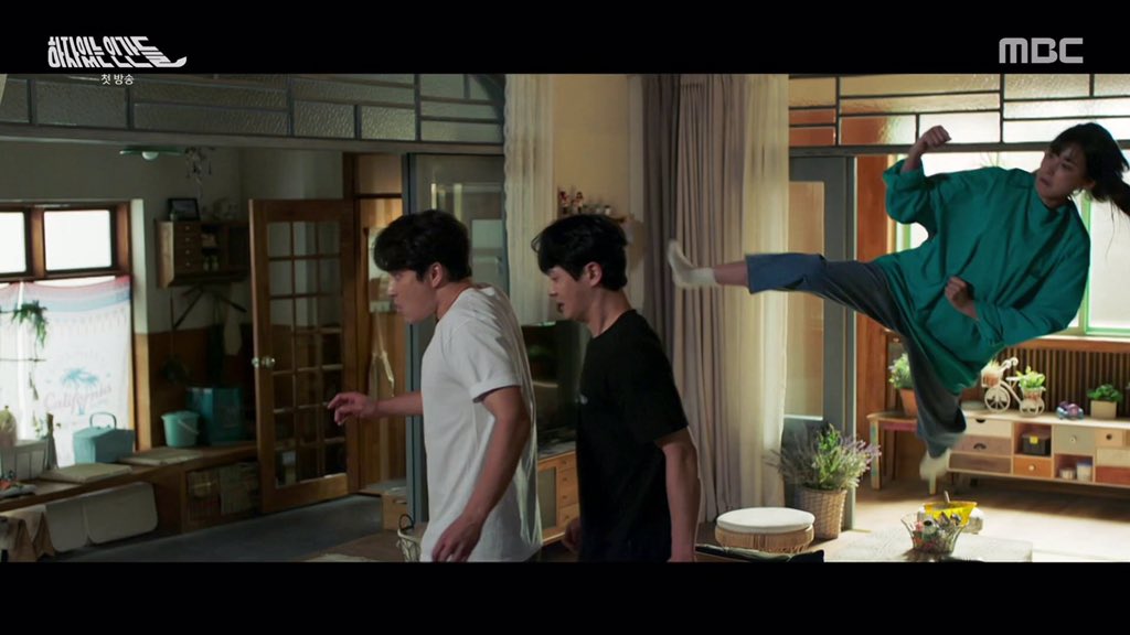 LAILINTIM's tweet image. เรื่องนี้คือตลกอ่ะ นางเอกมีพี่น้อง 3 คนที่หน้าตาดี หล่อมากกกกกก นางเอกเลยไม่ชอบคนหน้าตาดีเพราะเบื่อ พระเอกก็เป็นเด็กมีปมเรื่องหน้าตาตั้งแต่นั้นมาก็สนใจแต่หน้าตาตัวเอง ฉีกกฎซีรี่ย์ทุกเรื่องเพราะมีความ LGBT และพระเอกก็กวนตีนชิบหาย5555