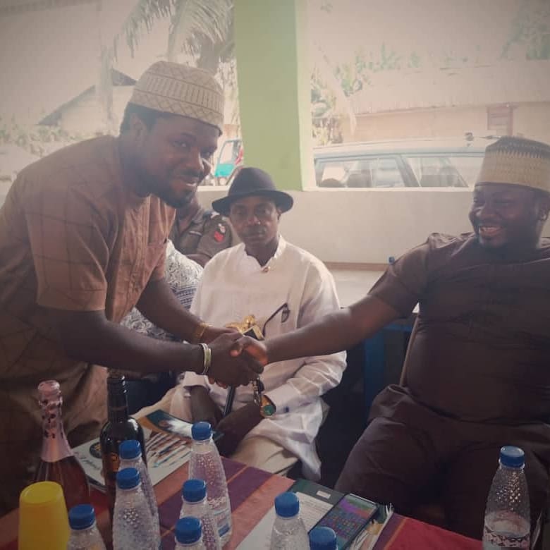 WaymediaA's tweet photo. ©

The capacity President, National Youth Council of Nigeria Amb Sukubo Saraigbe Sukubo arrives Ozuoha town in Ikwere Local Government, Rivers State, for the burial of late Mr. Azubuike Innocent Nnwoziri Agadi who happens to be the elder brother of Hon Bishop. RIP SIR https://t.co/r53yBfQgi5