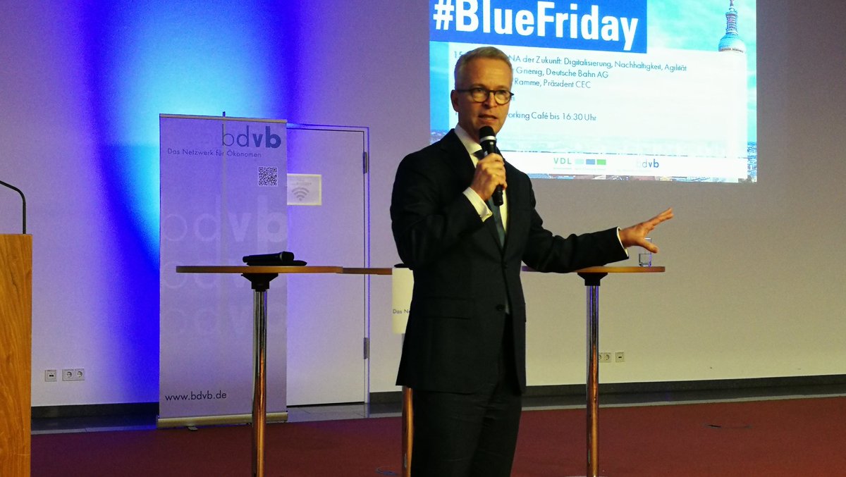 bdvb_ev's tweet image. +++ #bdvb_live +++ „Europäische Führungskräfte übernehmen Verantwortung für nachhaltige Wirtschaft. Dazu gehört auch das Eingeständnis, dass in der Vergangenheit Fehler gemacht wurden“, sagt Ludger Ramme, Präsident @CEC_Managers #ManagersforFuture beim #bdvb #BlueFriday in Berlin