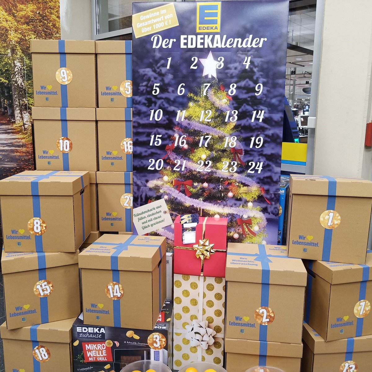 Sebasti48529536's tweet photo. Ab sofort können Sie an unserem Adventskalender 🎁 Gewinnspiel teilnehmen.
Einfach die Teilnehmerkarte 📝 ausfüllen und mit etwas Glück 🍀 werden sie bereits am darauf folgenden Tag ausgelost. 🎲
Wichtig ist:📞 Telefonnummer nicht vergessen. 👍
Wir wünschen viel Glück 😊🎄
#edeka https://t.co/n6jtiwRWha
