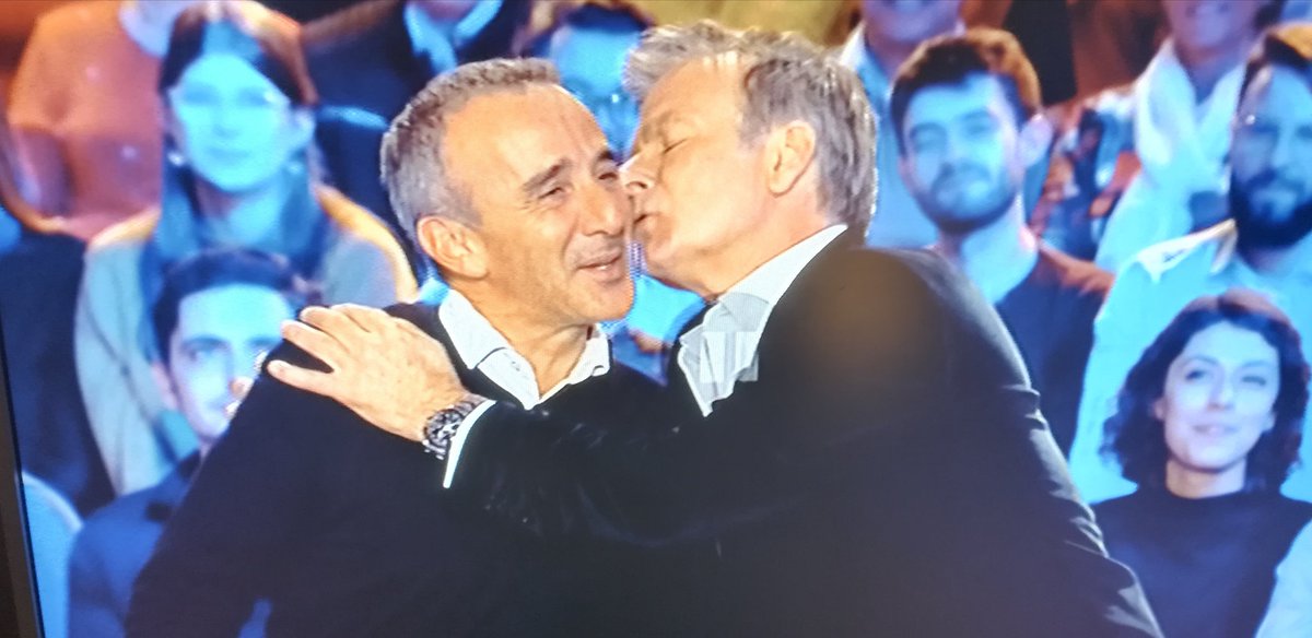 Sinclar34's tweet photo. @chrischraft @Damocles_Fr @Dorimene2 #ONPC #entresoi #enpromo #stoplapub le baiser de #Juda et l'indécence en plus. https://t.co/xgplDtAngy