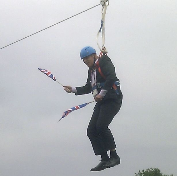 joneyi1's tweet image. On the one hand you are having an increasingly assured and statesman-like performance from Jeremy Corbyn, while on the other hand you have this #chuntering idiot 👇👇 #GE2019  #ToriesOut