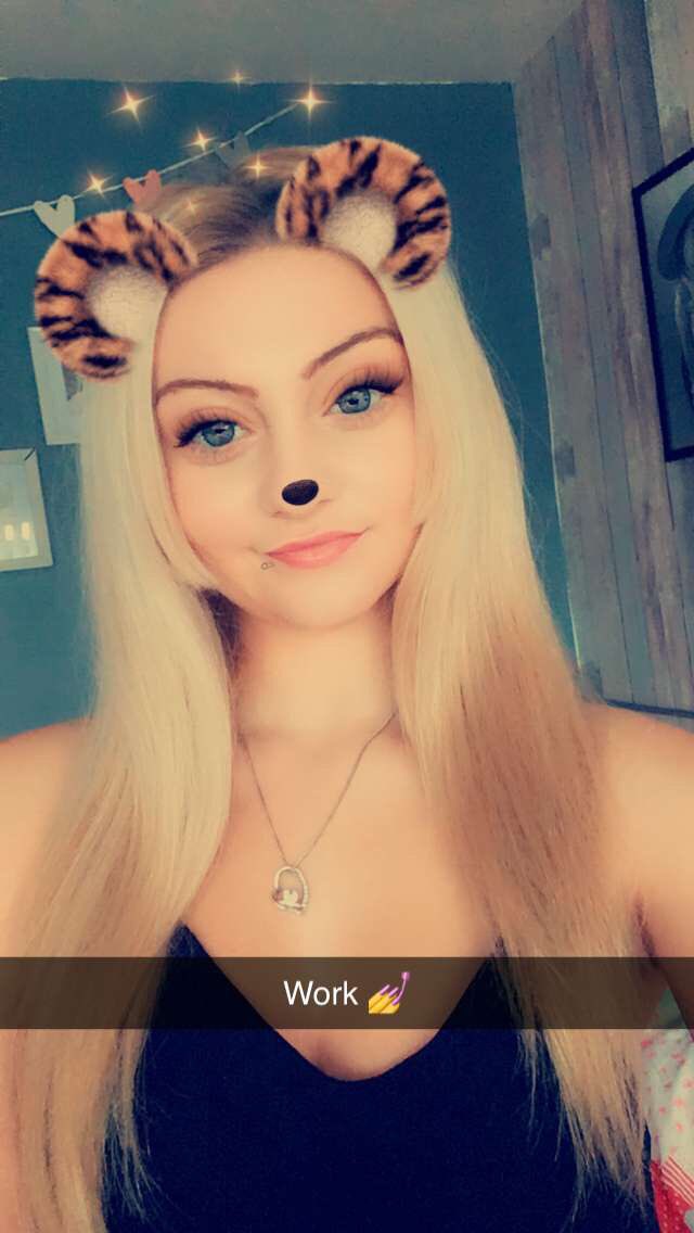 Holly Sampson's Instagram, Twitter & Facebook on IDCrawl