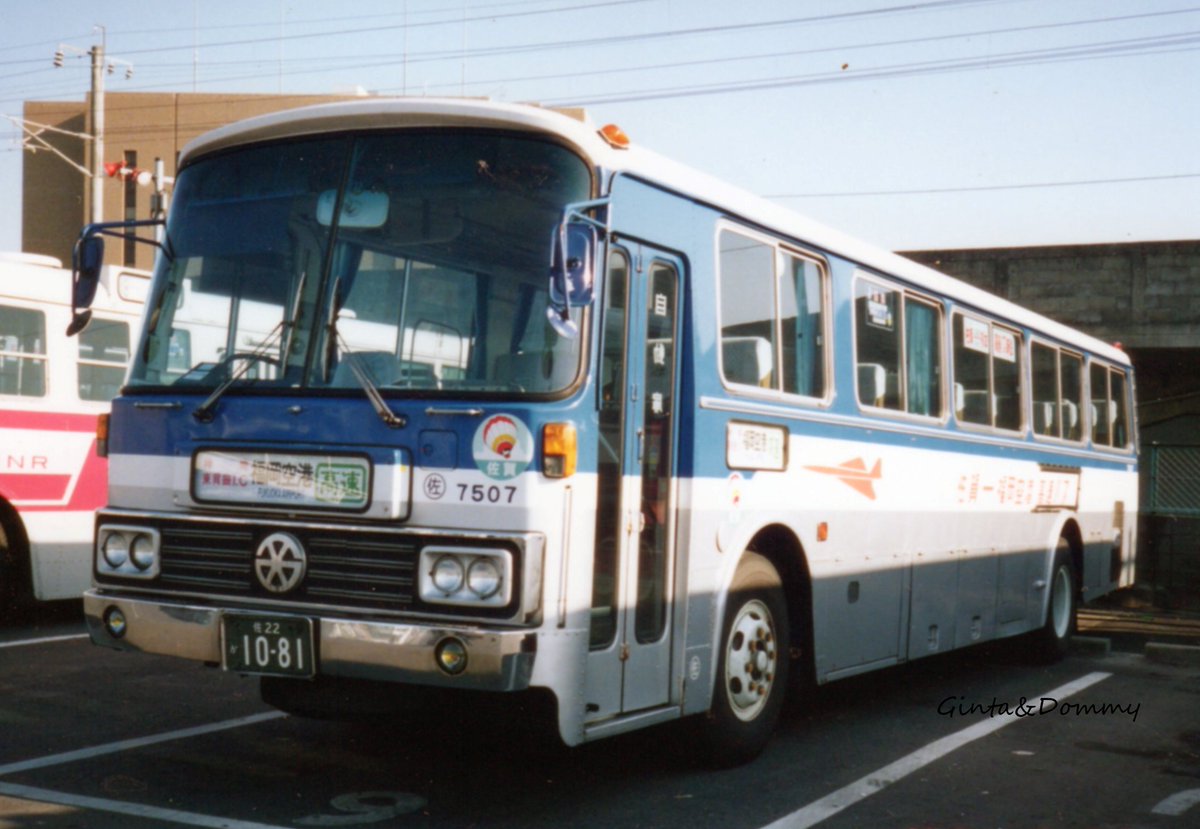 Ginta Dommy En Twitter 佐賀 福岡空港 高速バス 西日本鉄道 佐賀7507 日野 西工 K Rv541p 1981年式 佐賀7604 日野 西工 K Ru637aa 19年式 西日本鉄道 写真の腕を問わず懐いバス写真を貼れ