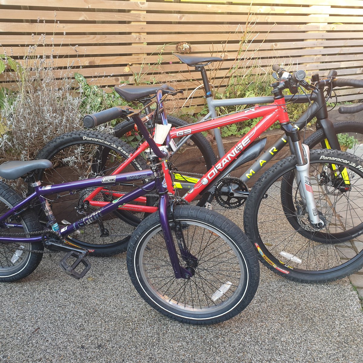 Nice to have a varied end to the day, a morning of fixing spin bikes in a gym, followed by a never ending wait for a delivery...... finished off with BMX, MTB &amp; CX (fitted with the most unnecessary 'refinement' to the thru axle - WHY???🤔🤔🤔) and relax 🍸🍸😁