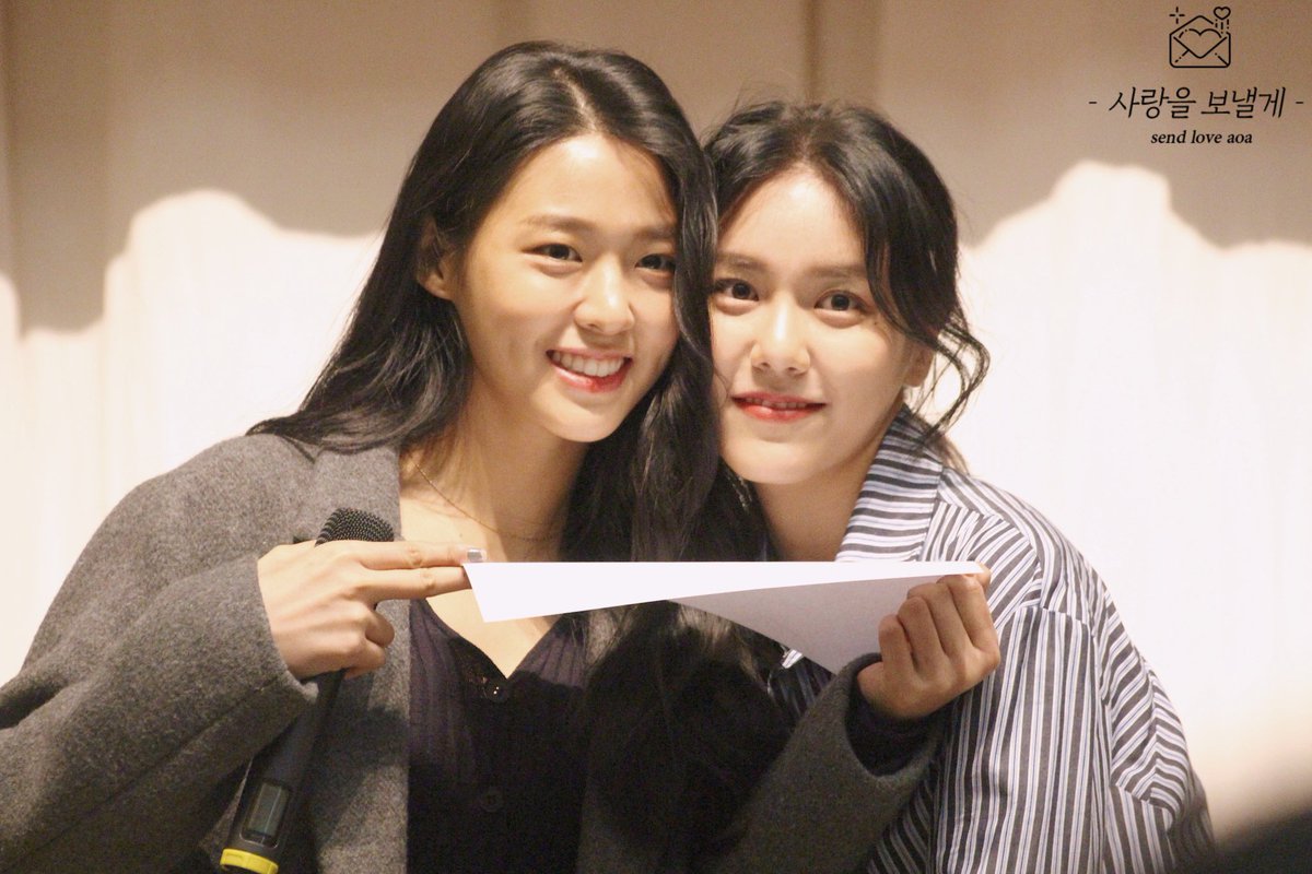 kimdeolphin's tweet photo. These pics gave life to all SeolJeong shippers out there. 

#AOA_In_the_Moonlight #AOA_NEWMOON #AOA_날보러와요 #AOA_COMESEEME @AOA_FANCLUB @Official_AOA @FNC_ENT https://t.co/Q6VmpNQR3k